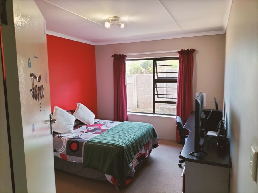 6 Bedroom Property for Sale in Grootbrakhoogte Western Cape